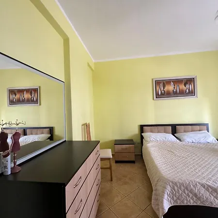 Apartment 2 Bedroom *